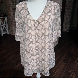 Jodifl size short sleeve size L Snakeskin accordian Pullover Top Tunic